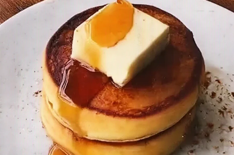 Fluffy Japanese Soufflé Pancakes